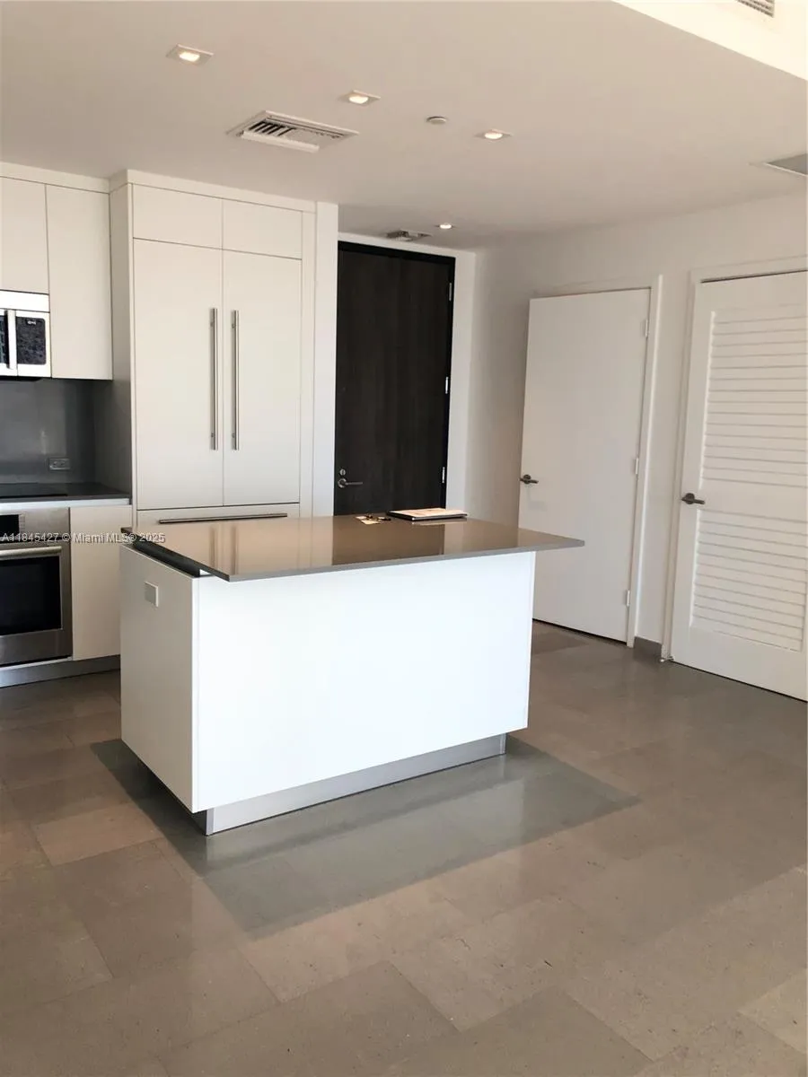 88 SW 7th St #2305 Miami, FL 33130