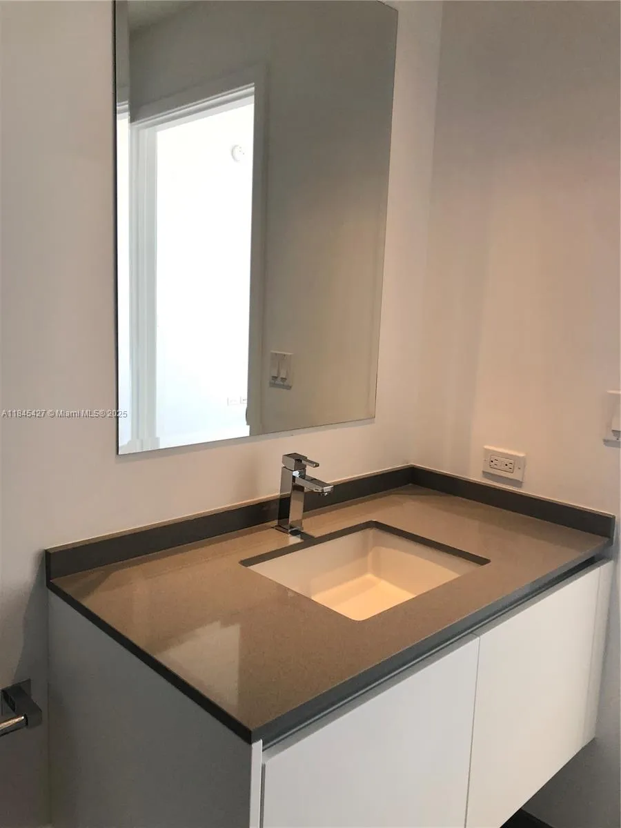 88 SW 7th St #2305 Miami, FL 33130