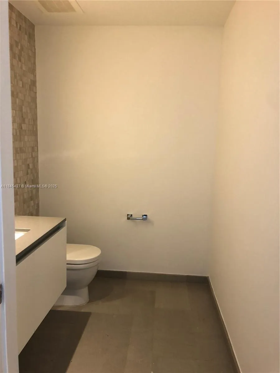 88 SW 7th St #2305 Miami, FL 33130