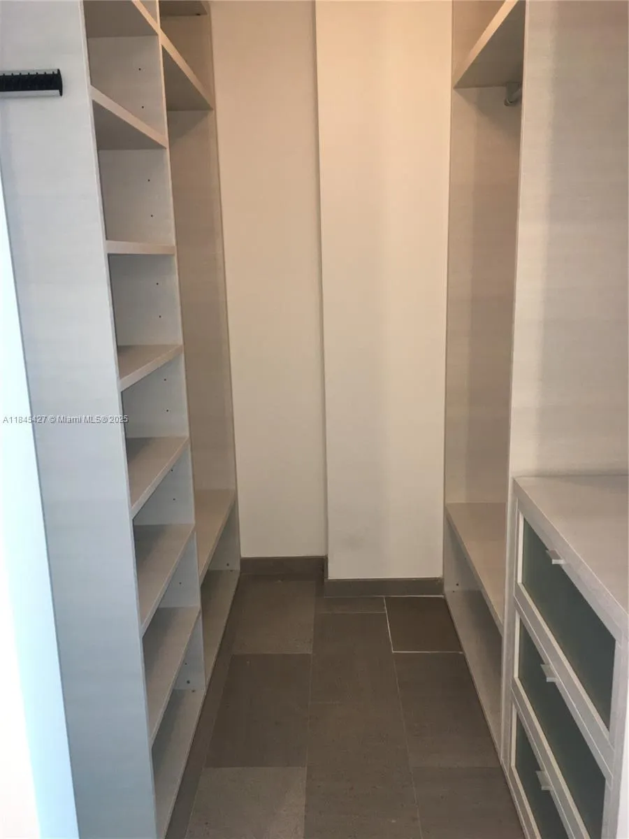 88 SW 7th St #2305 Miami, FL 33130
