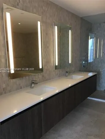 88 SW 7th St #2305 Miami, FL 33130