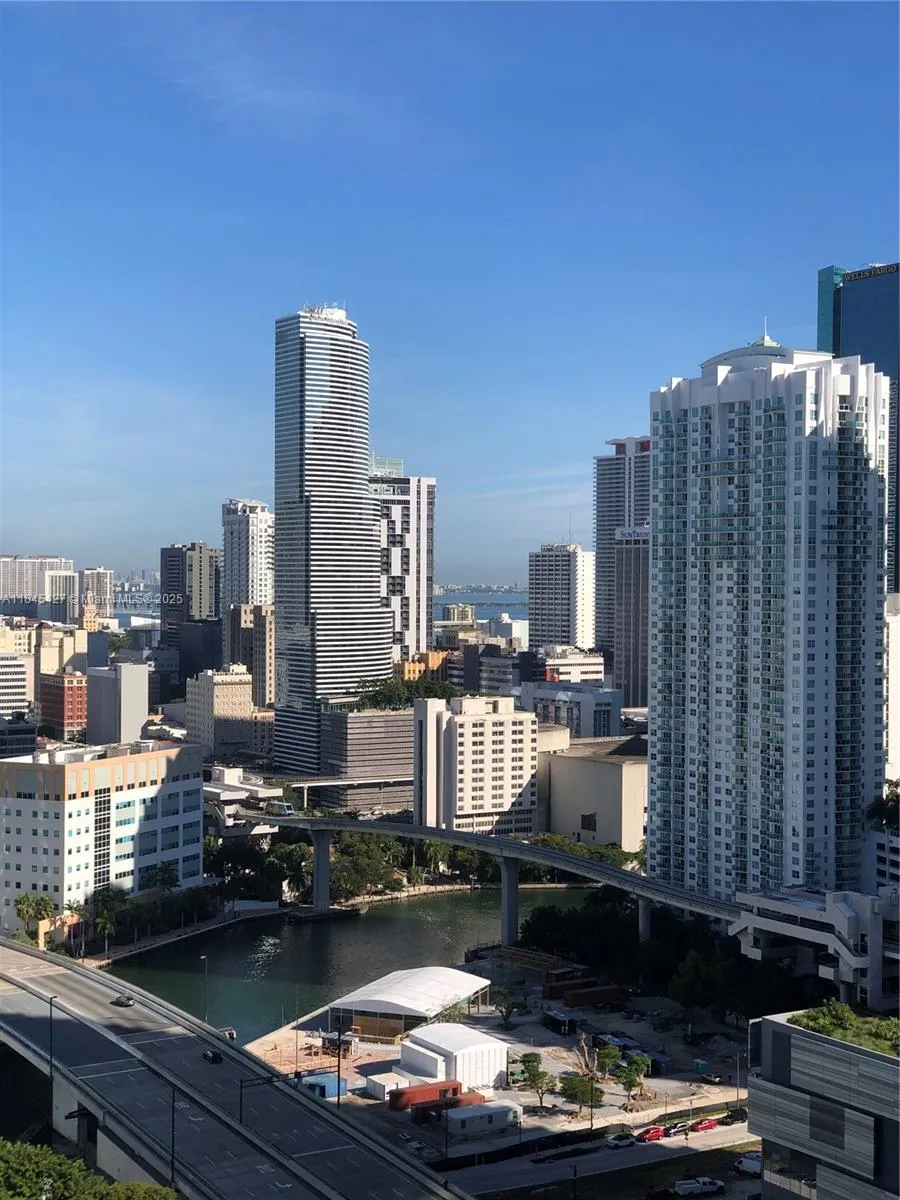 88 SW 7th St #2305 Miami, FL 33130