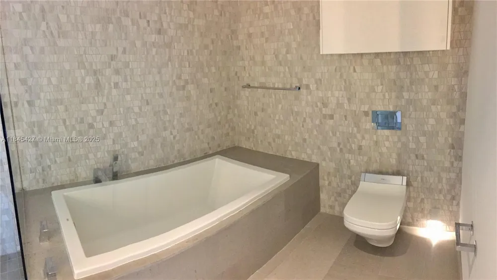 88 SW 7th St #2305 Miami, FL 33130