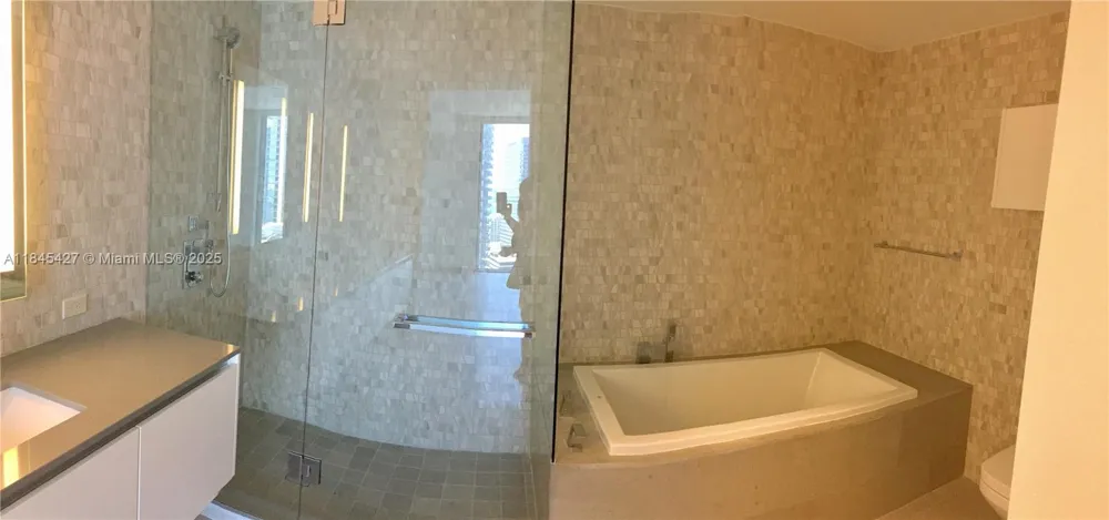 88 SW 7th St #2305 Miami, FL 33130
