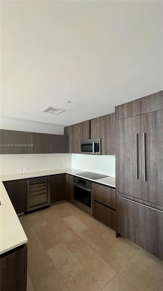 88 SW 7th St #2603 Miami, FL 33130