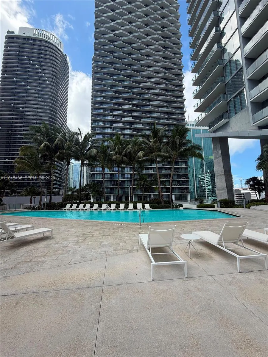 88 SW 7th St #2603 Miami, FL 33130