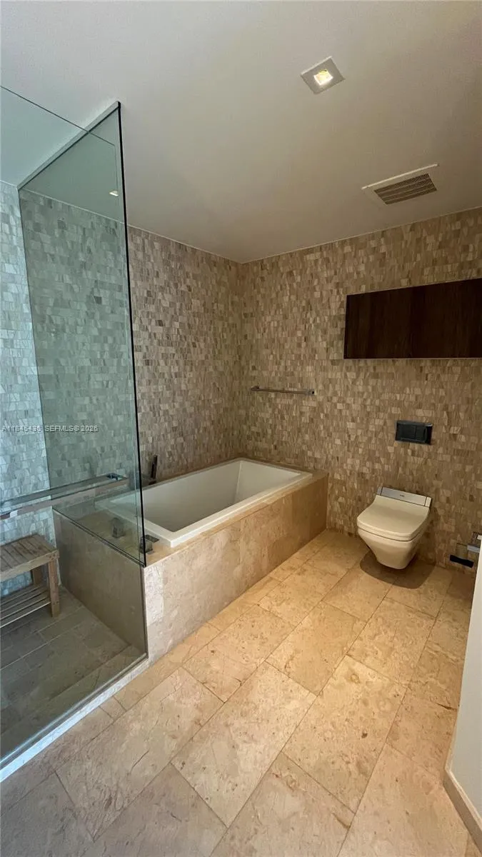 88 SW 7th St #2603 Miami, FL 33130