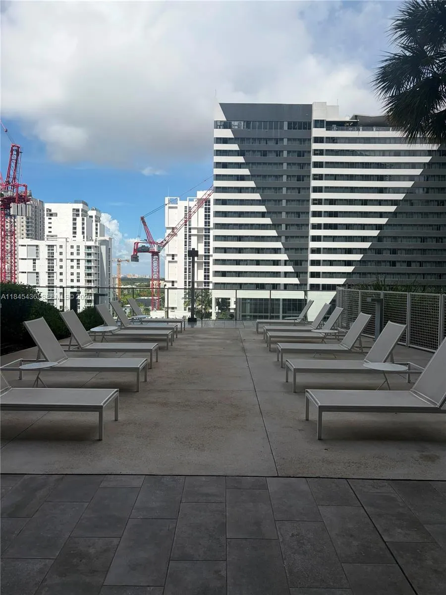 88 SW 7th St #2603 Miami, FL 33130