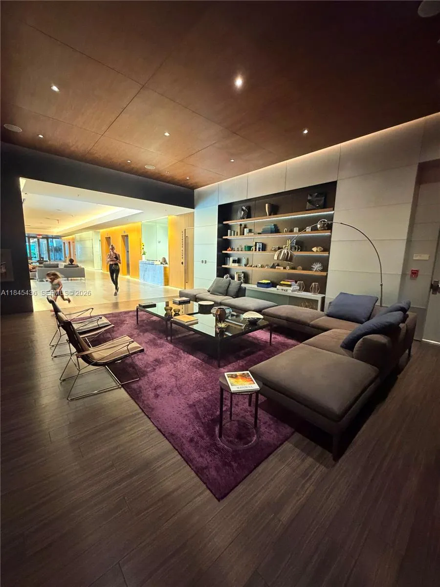 88 SW 7th St #2603 Miami, FL 33130