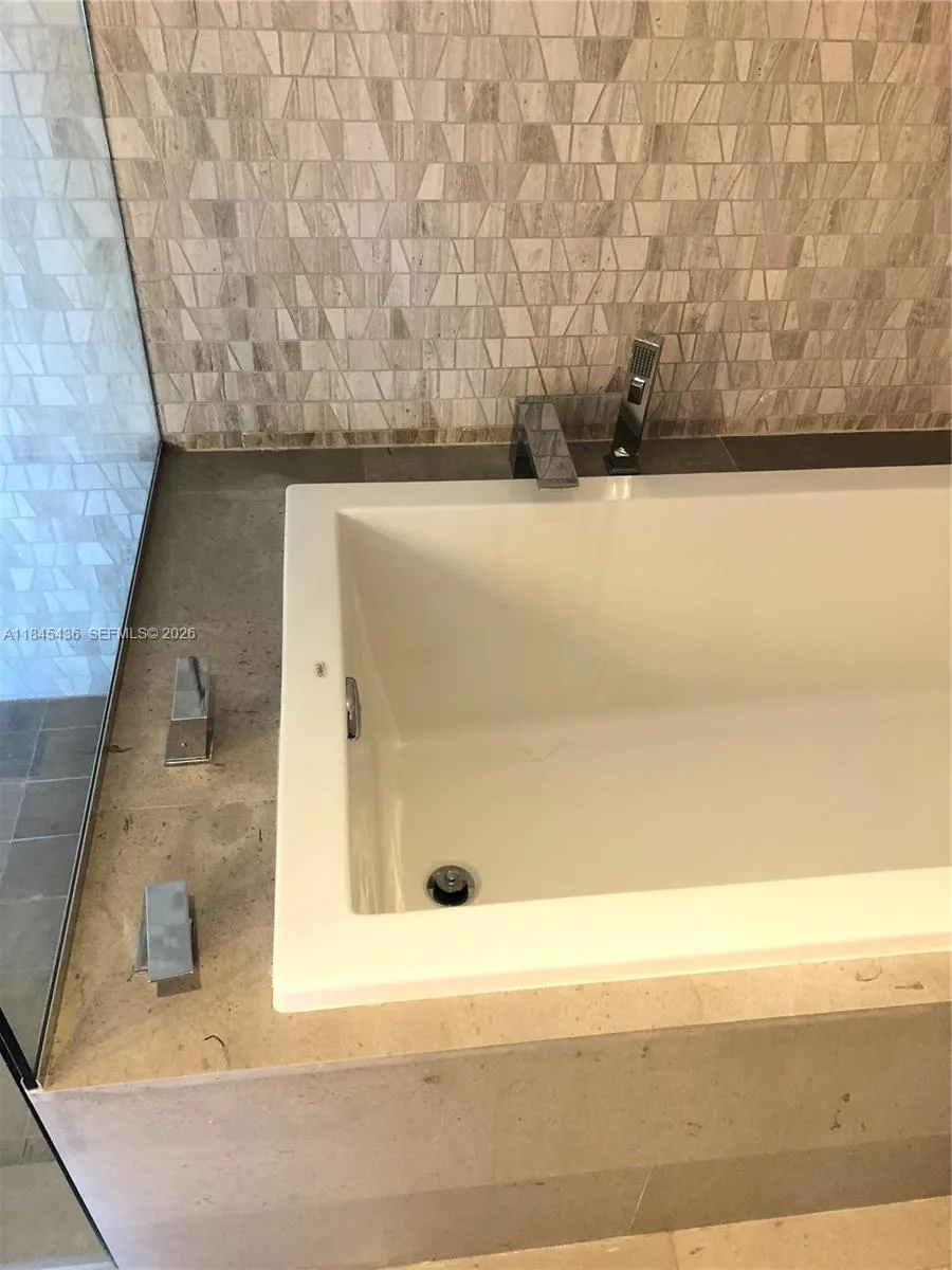 88 SW 7th St #2603 Miami, FL 33130