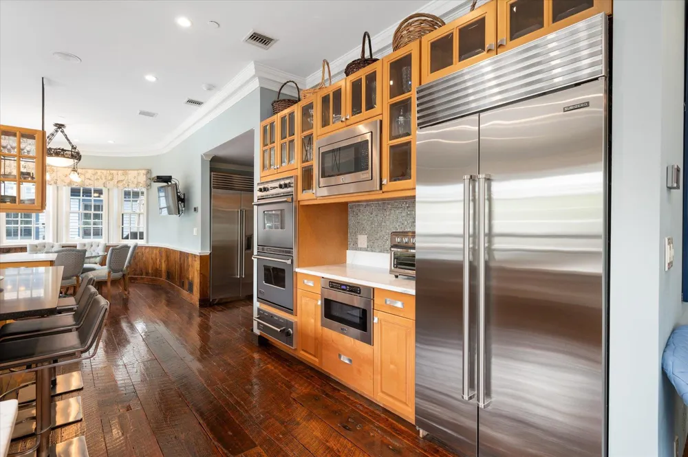4 Clock Tower Lane Old Westbury, NY 11568