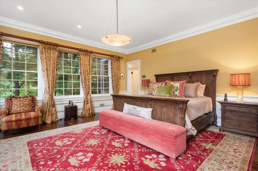 4 Clock Tower Lane Old Westbury, NY 11568