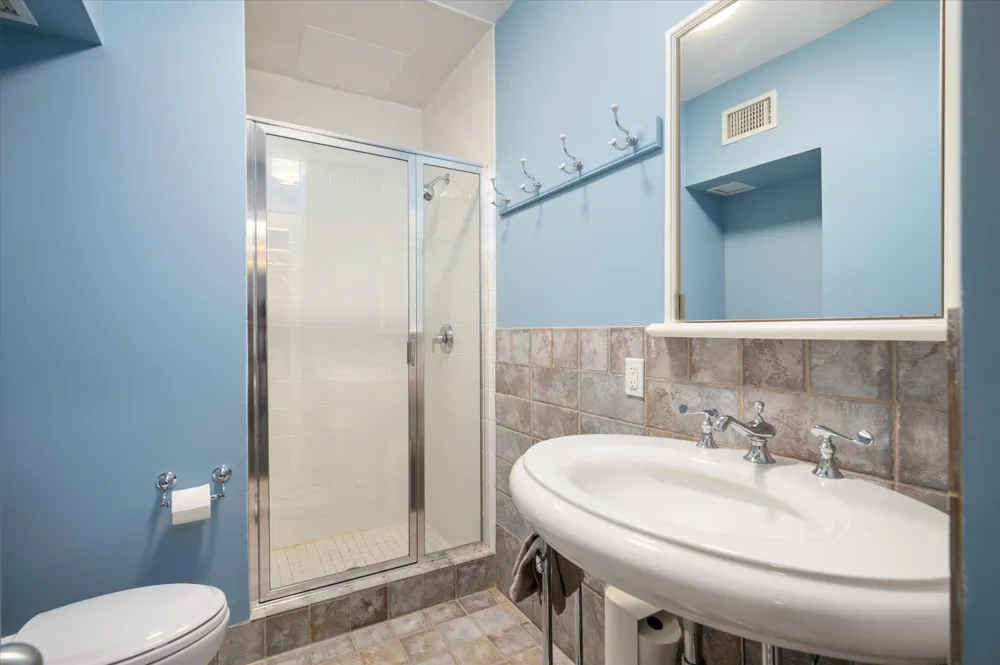 4 Clock Tower Lane Old Westbury, NY 11568