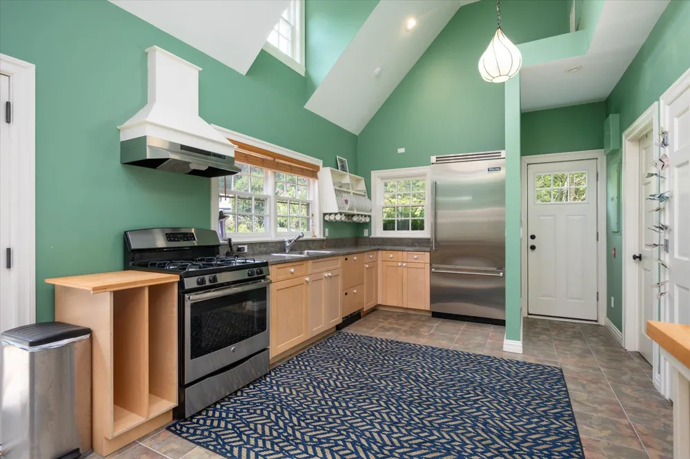 4 Clock Tower Lane Old Westbury, NY 11568