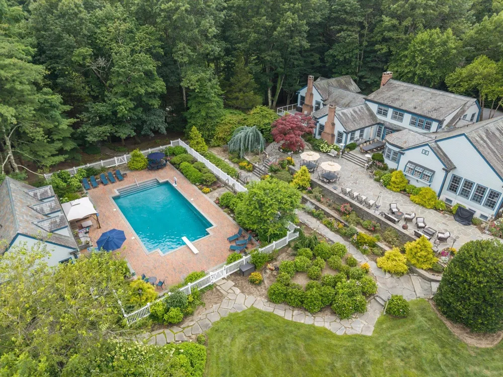 4 Clock Tower Lane Old Westbury, NY 11568