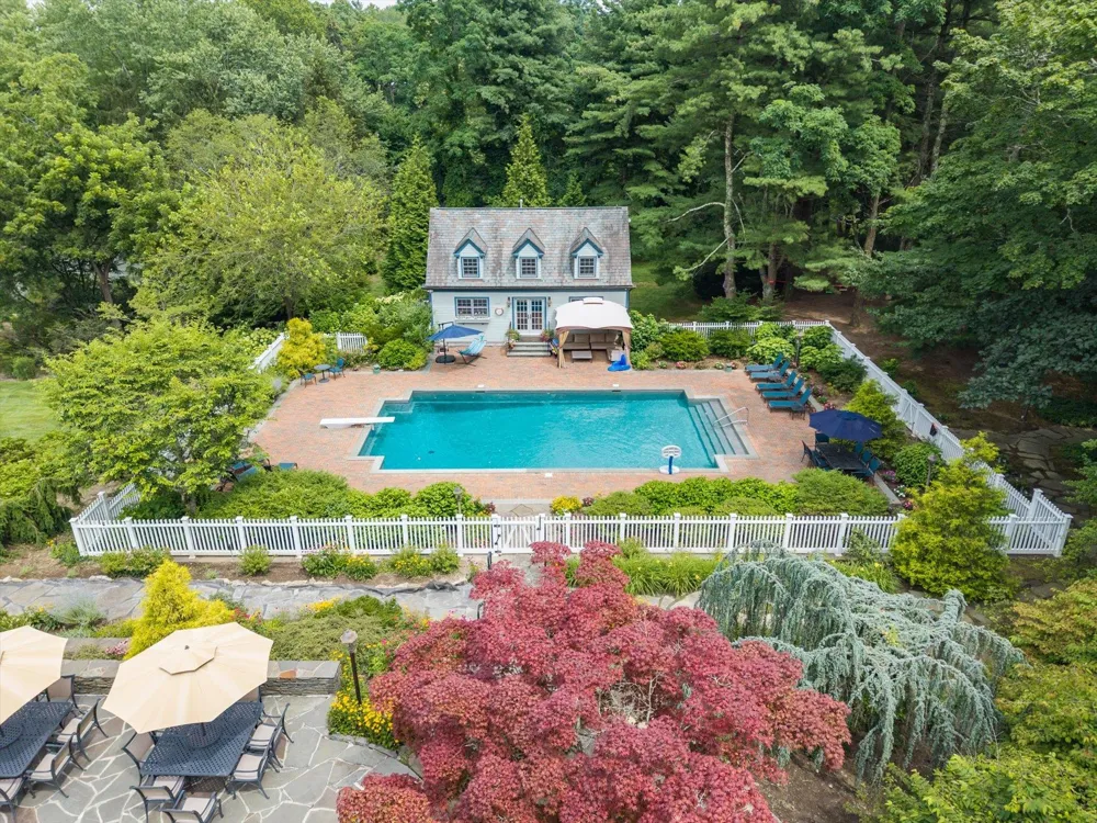 4 Clock Tower Lane Old Westbury, NY 11568