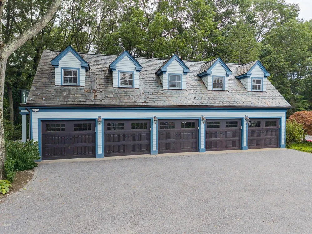 4 Clock Tower Lane Old Westbury, NY 11568
