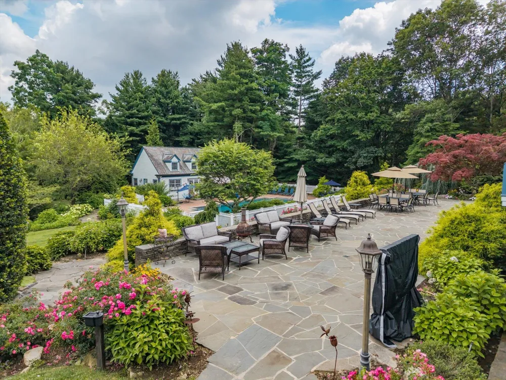 4 Clock Tower Lane Old Westbury, NY 11568