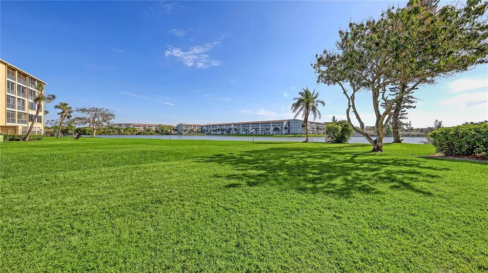 3845 LAKE BAYSHORE DRIVE #F103 Bradenton, FL 34205