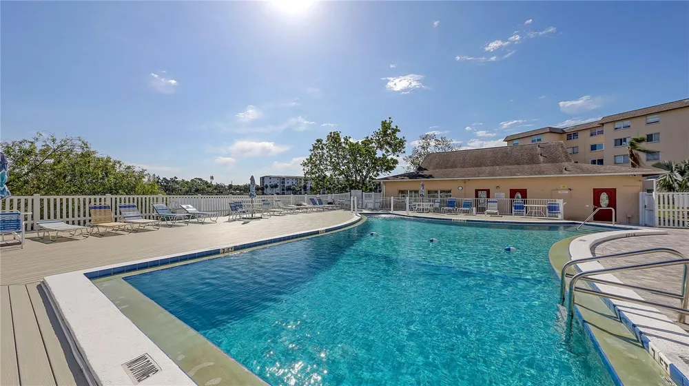 3845 LAKE BAYSHORE DRIVE #F103 Bradenton, FL 34205