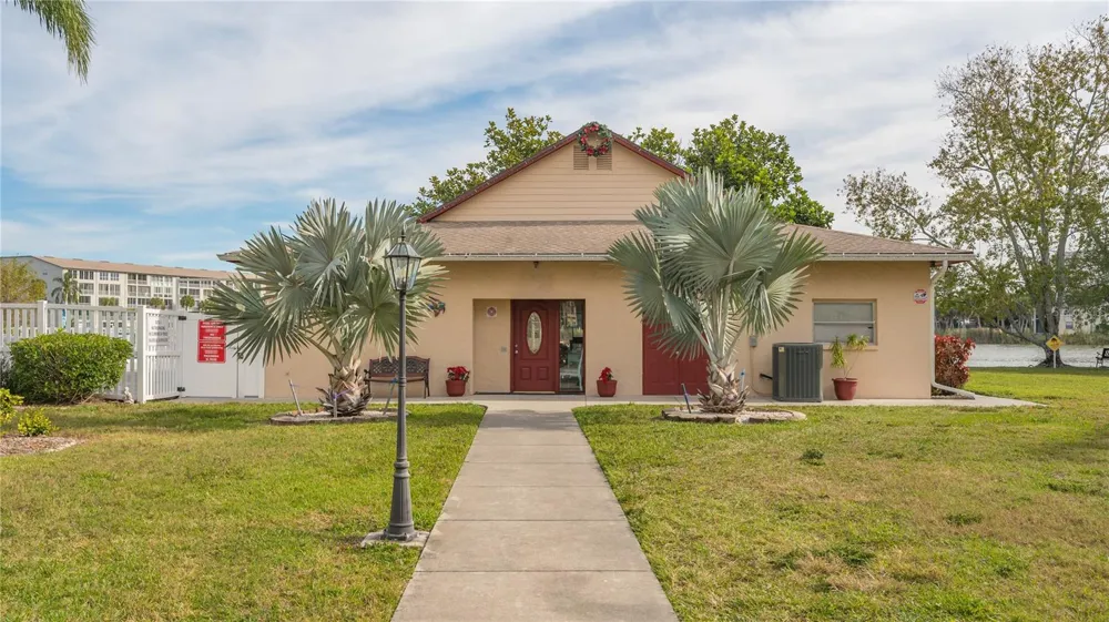 3845 LAKE BAYSHORE DRIVE #F103 Bradenton, FL 34205