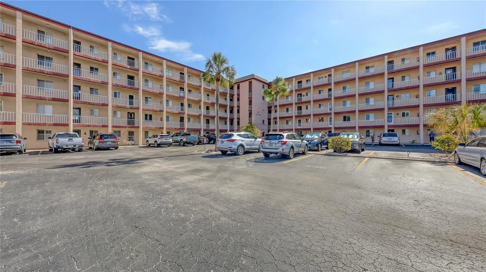 3845 LAKE BAYSHORE DRIVE #F103 Bradenton, FL 34205