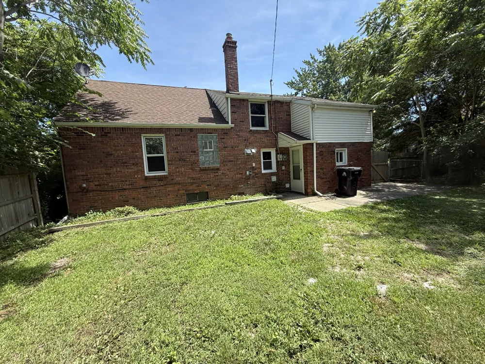 26655 Rosewood Street Roseville, MI 48066