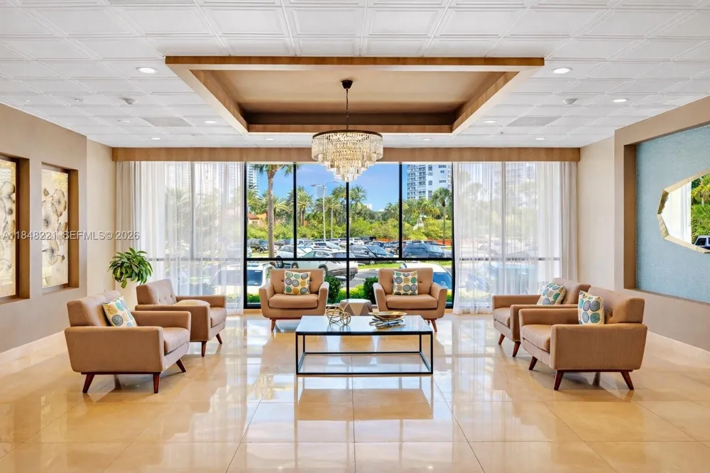 3701 Country Club Dr #204 Aventura, FL 33180