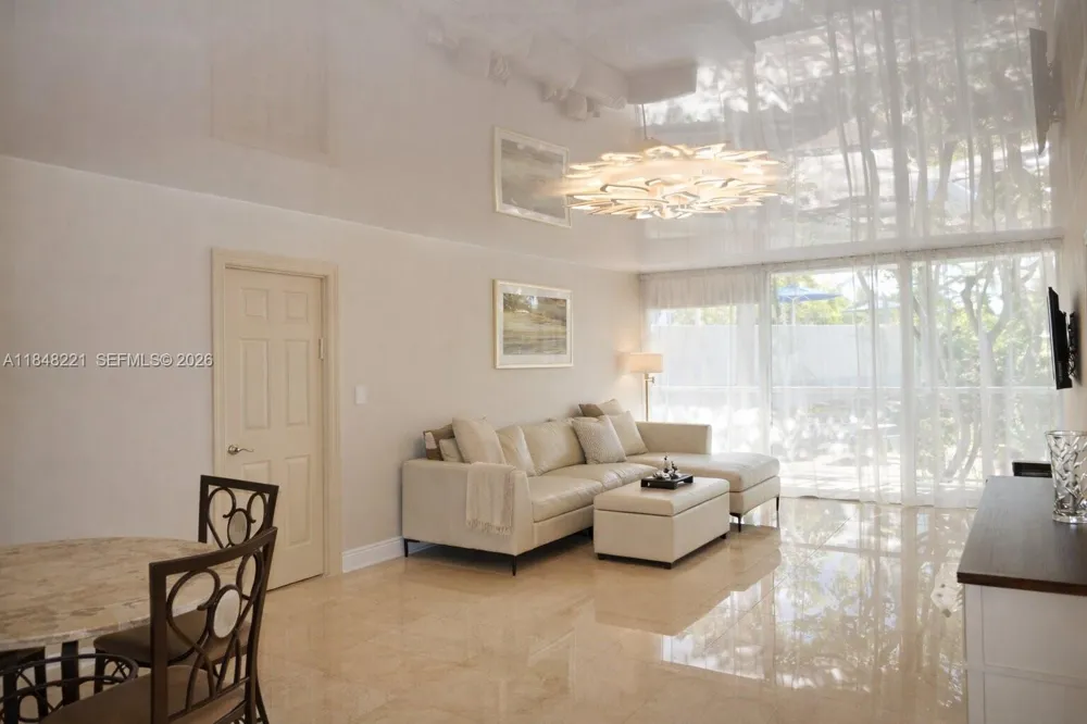 3701 Country Club Dr #204 Aventura, FL 33180