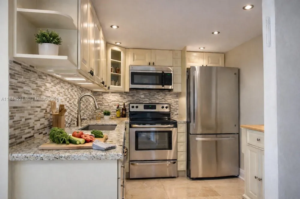 3701 Country Club Dr #204 Aventura, FL 33180