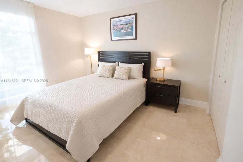 3701 Country Club Dr #204 Aventura, FL 33180