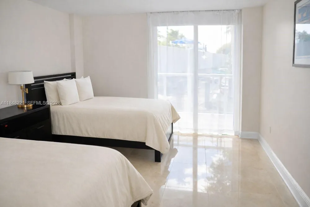 3701 Country Club Dr #204 Aventura, FL 33180