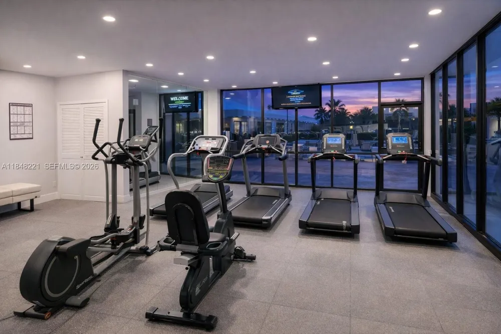3701 Country Club Dr #204 Aventura, FL 33180