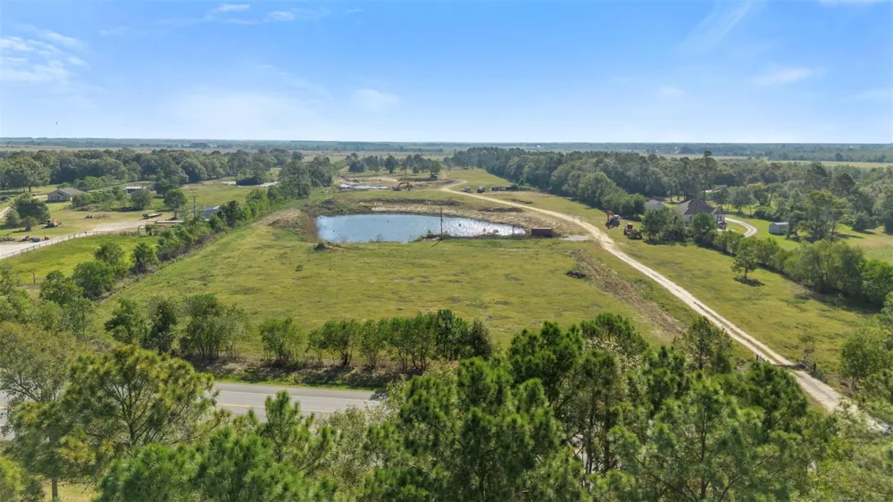 1624 Fm 563 Anahuac, TX 77514