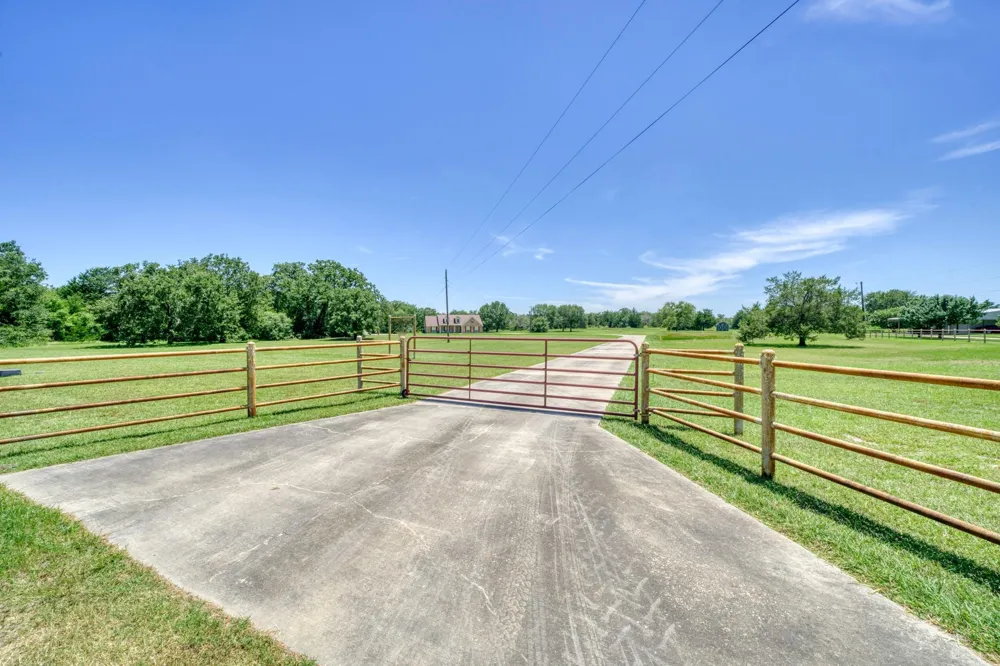 9945 Oxford Cemetery Road Madisonville, TX 77864