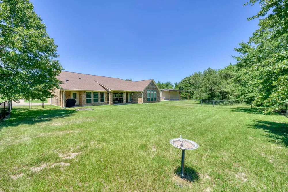 9945 Oxford Cemetery Road Madisonville, TX 77864