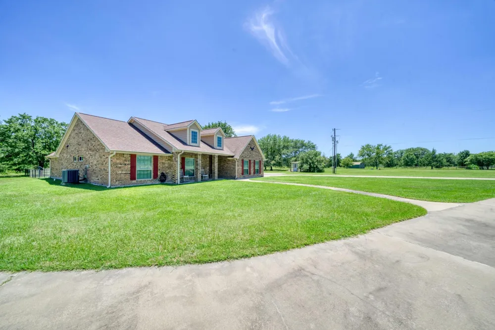 9945 Oxford Cemetery Road Madisonville, TX 77864