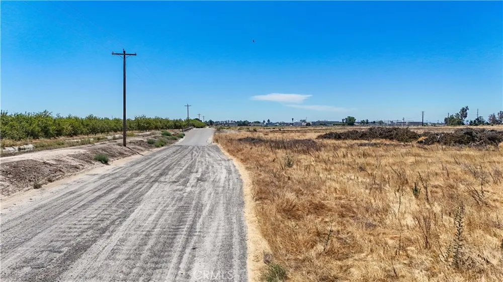 1777 Bird Livingston, CA 95334