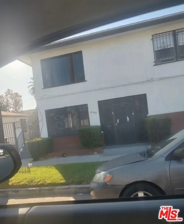 859 E 87th Place Los Angeles, CA 90002