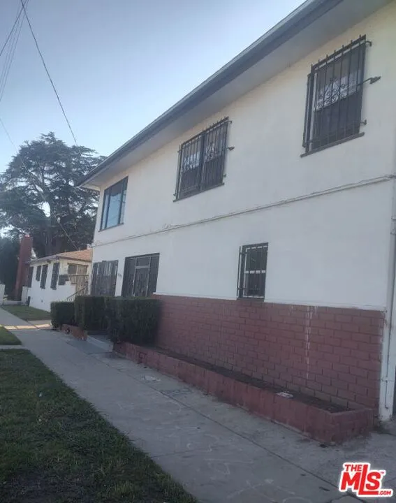 859 E 87th Place Los Angeles, CA 90002