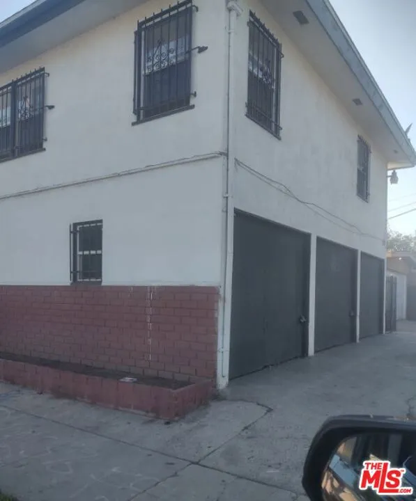 859 E 87th Place Los Angeles, CA 90002