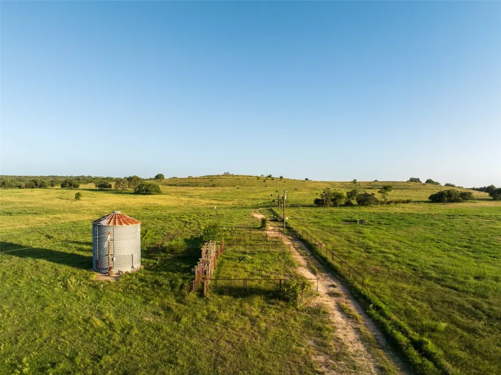 302 Hye Albert Road Hye, TX 78635