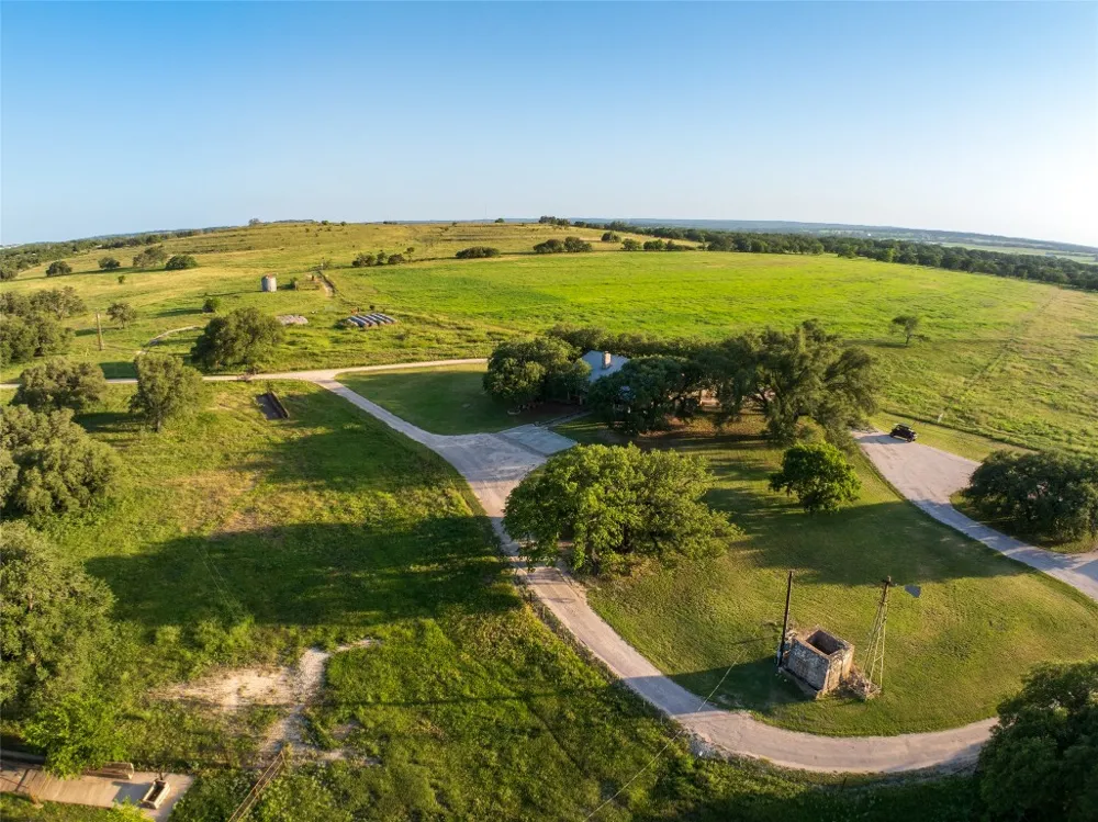 302 Hye Albert Road Hye, TX 78635