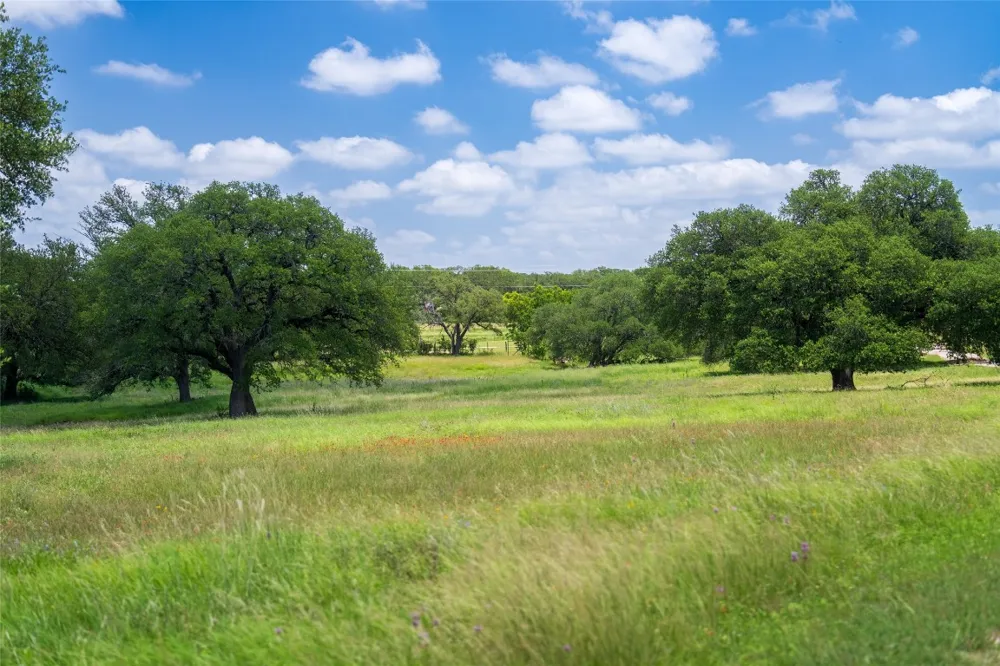 302 Hye Albert Road Hye, TX 78635