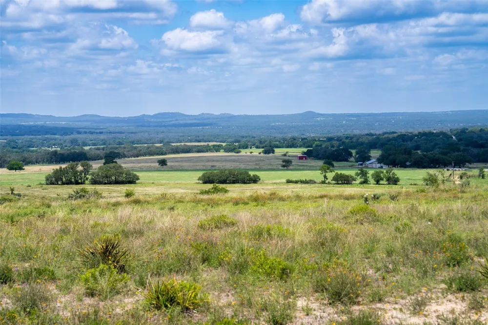 302 Hye Albert Road Hye, TX 78635