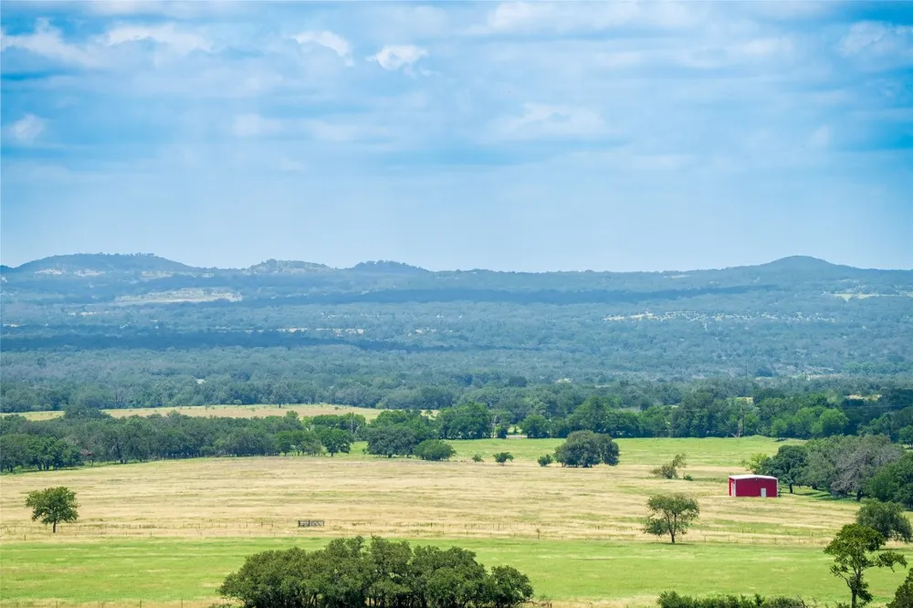 302 Hye Albert Road Hye, TX 78635