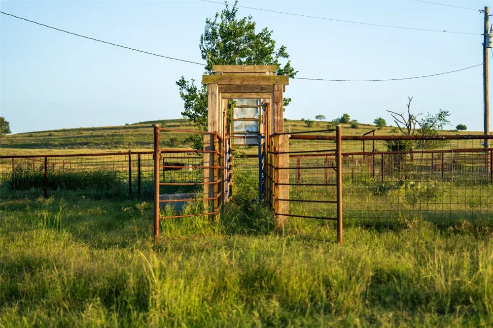 302 Hye Albert Road Hye, TX 78635