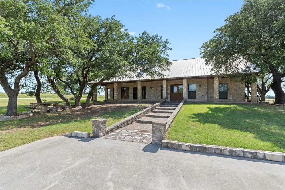 302 Hye Albert Road Hye, TX 78635