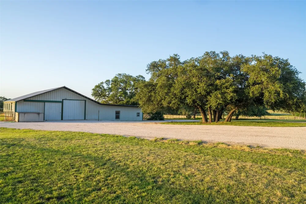 302 Hye Albert Road Hye, TX 78635
