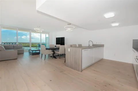 400 Sunny Isles Blvd #1819 ONE LEVEL
